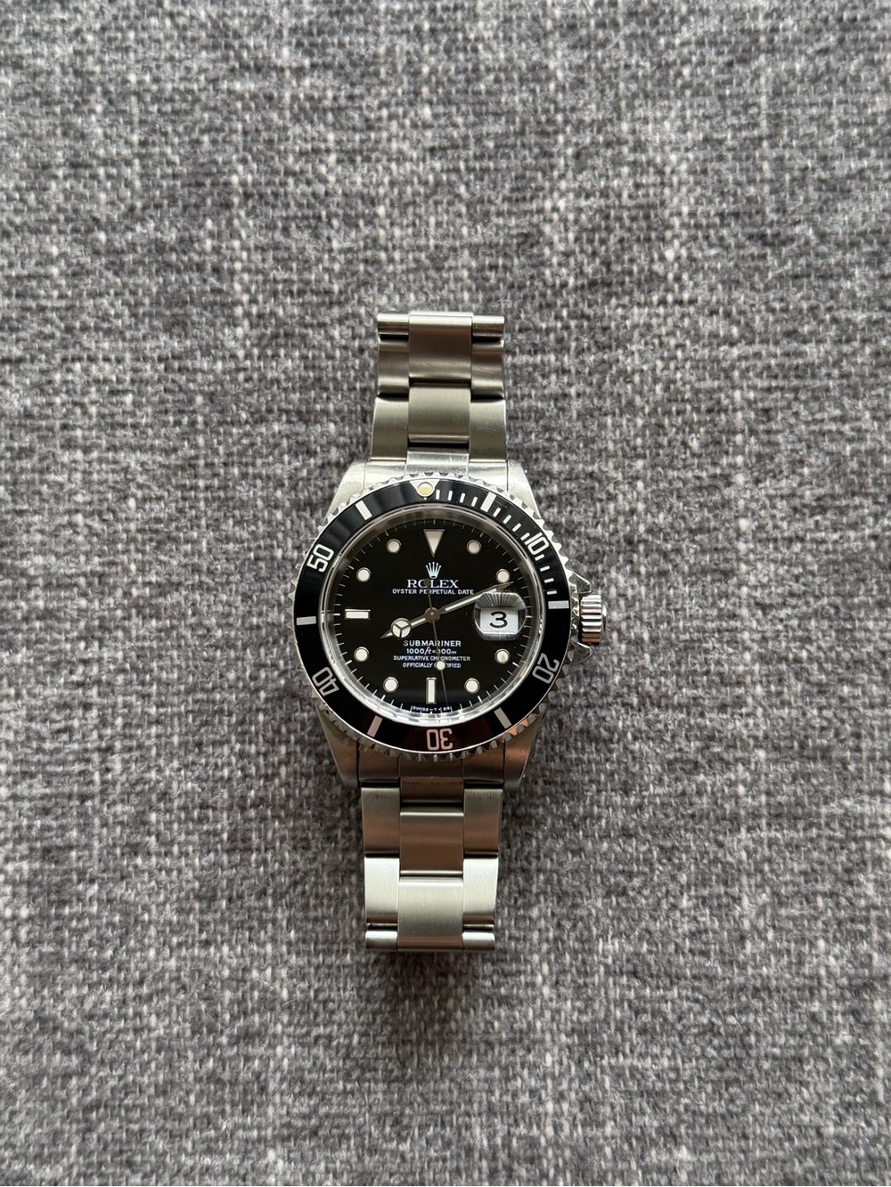 ROLEX Submariner Date 40mm Black Bezel 16610 Watch - Picture 2 of 15